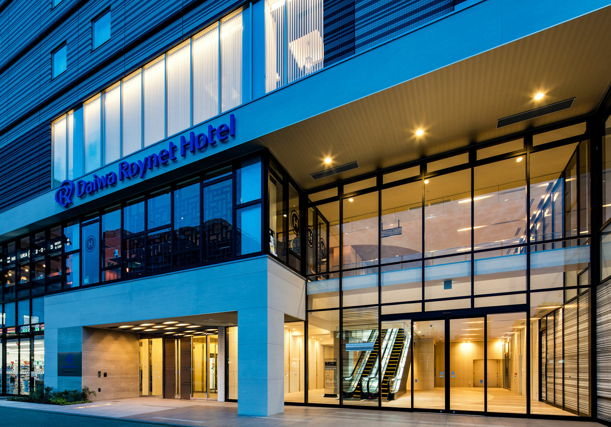 Daiwa Roynet Hotel Tokushima Ekimae Exteriör bild